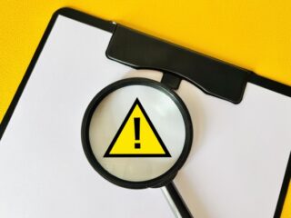 当法人の名前を用いた商材にご注意ください